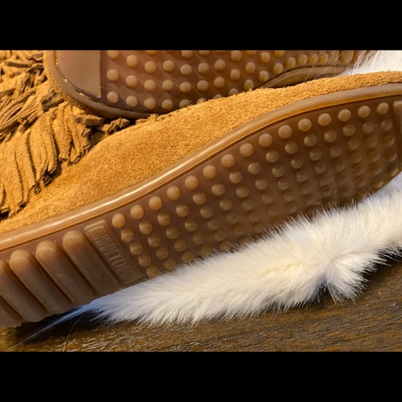 Women’s Size 10 Tall Fringe Minnetonka Boots - Picture 4 of 8